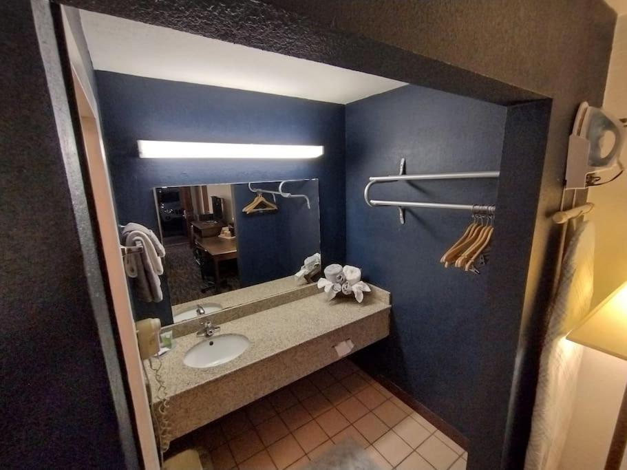 סטילווטר Osu 2 Queen Beds Hotel Room 230 Wi-Fi מראה חיצוני תמונה